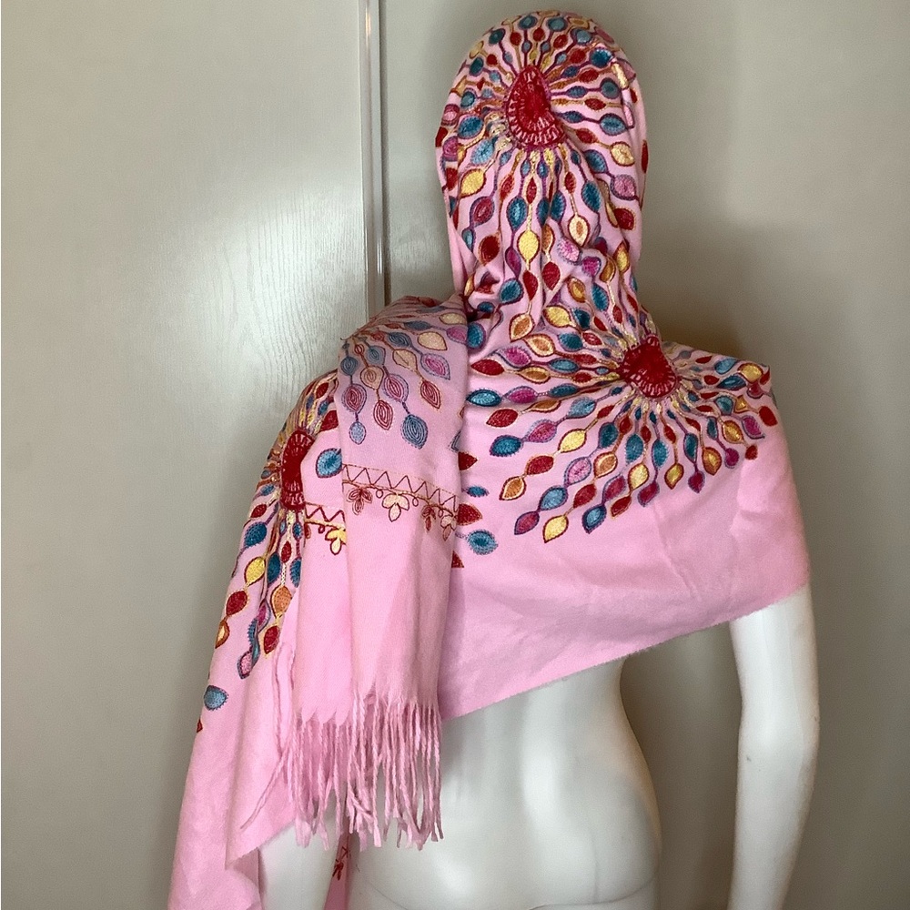 NWOT Pink Multicolor Patterned Fleece Scarf - Picture 3 of 10